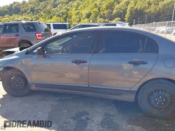 ✅ 2011 Honda Civic DX-VP • VIN: 19XFA1F33BE027105 • Лот: 43150935. Опубликован ранее на IAAI с пробегом 182 000 миль. Бесплатный доступ к архиву аукционных продаж из США и подробный отчёт об истории автомобиля на DreamBid. Изображение 14.