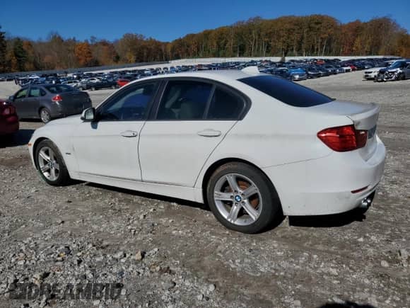 2013 BMW 3 Series 328i z VIN WBA3C1G50DNR44432, wystawiony jako Copart lot #82661375 z przebiegiem 115 412 mil mil oraz Czysty tytuł • Clean title. Historia ofert i sprzedaży dostępna na DreamBid. Obrazek 2.