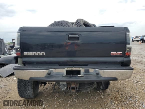 ✅ 2004 GMC Sierra 2500HD SLT • VIN: 1GTHK23114F143006 • Lot: 55283215. Wystawiony na Copart z przebiegiem Nie podano. Bezpłatny archiwum sprzedaży aukcyjnych z USA i szczegółowy raport historii pojazdu na DreamBid. Zdjęcie 6.