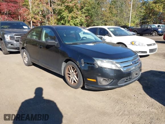 ✅ 2012 Ford Fusion S • VIN: 3FAHP0GA0CR299321 • Lot: 43479502. Wystawiony na IAAI z przebiegiem 208 133 mil. Bezpłatny archiwum sprzedaży aukcyjnych z USA i szczegółowy raport historii pojazdu na DreamBid. Zdjęcie 1.