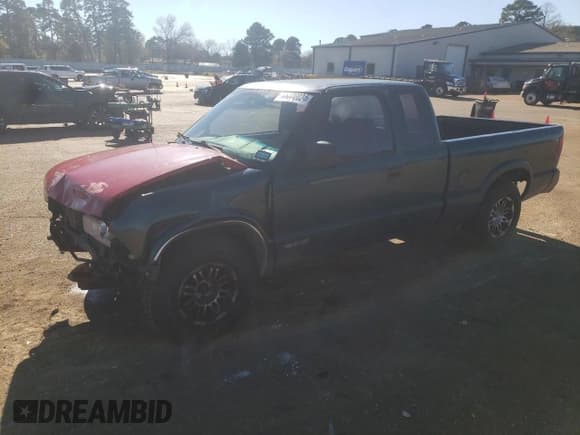 ✅ 1996 Chevrolet S-10 LS • VIN: 1GCCS19X5T8135462 • Лот: 86870024. Опубликован ранее на Copart с пробегом 217 521 миль. Бесплатный доступ к архиву аукционных продаж из США и подробный отчёт об истории автомобиля на DreamBid. Изображение 1.