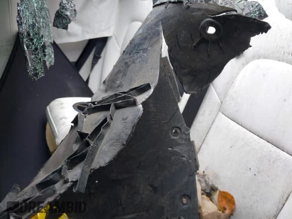 ✅ 2020 Tesla Model 3 Long Range • VIN: 5YJ3E1EB5LF791470 • Lot: 43437339. Wystawiony na IAAI z przebiegiem 76 808 mil. Bezpłatny archiwum sprzedaży aukcyjnych z USA i szczegółowy raport historii pojazdu na DreamBid. Zdjęcie 8.