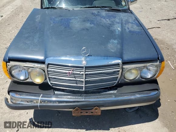 ✅ 1985 Mercedes-Benz 300 • VIN: WDBAB33C1FA208525 • Lot: 57603425. Listed on Copart with 206,456 mi. Free auction sales archive from the USA and detailed vehicle history report at DreamBid. Image 11.