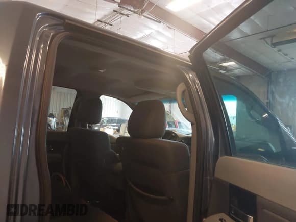 ✅ 2005 Ford F-150 XLT • VIN: 1FTRW12W15KD36829 • Lot: 42438984. Wystawiony na IAAI z przebiegiem 150 611 mil. Bezpłatny archiwum sprzedaży aukcyjnych z USA i szczegółowy raport historii pojazdu na DreamBid. Zdjęcie 8.