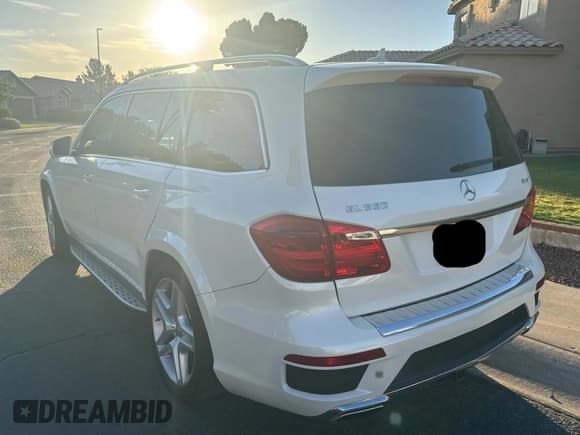 ✅ 2015 Mercedes-Benz GL 550 • VIN: 4JGDF7DE0FA462474 • Lot: 67904575. Listed on Copart with 156,827 mi. Free auction sales archive from the USA and detailed vehicle history report at DreamBid. Image 3.