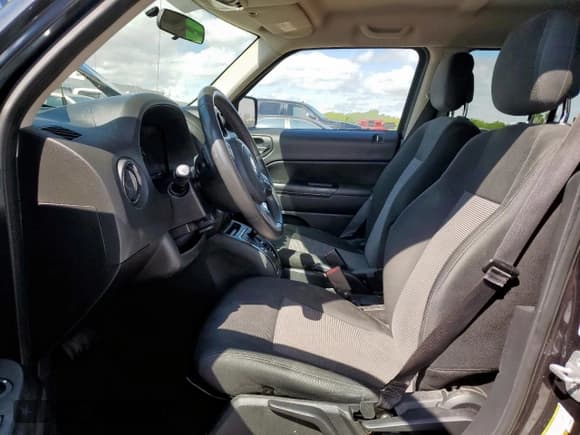 ✅ 2014 Jeep Patriot High Altitude • VIN: 1C4NJPFA7ED699882 • Lot: 80260245. Wystawiony na Copart z przebiegiem 79 104 mil. Bezpłatny archiwum sprzedaży aukcyjnych z USA i szczegółowy raport historii pojazdu na DreamBid. Zdjęcie 7.