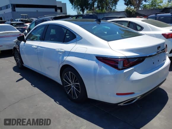 ✅ 2025 Lexus ES 350 • VIN: 58ADZ1B18SU192321 • Lot: 42609052. Wystawiony na IAAI z przebiegiem 3 265 mil. Bezpłatny archiwum sprzedaży aukcyjnych z USA i szczegółowy raport historii pojazdu na DreamBid. Zdjęcie 3.