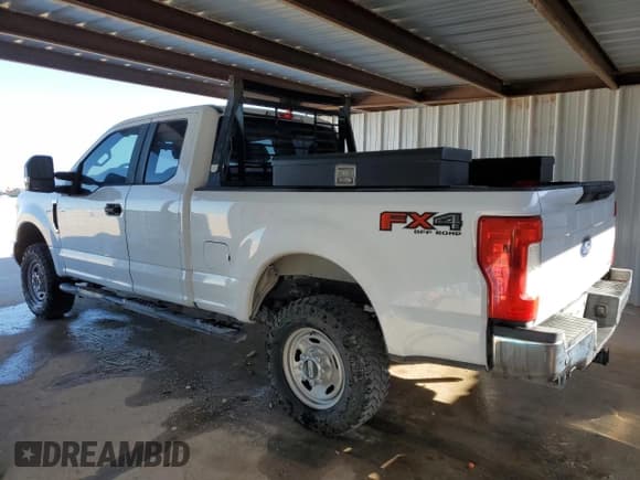 ✅ 2017 Ford F-250 XL • VIN: 1FT7X2B64HEB93517 • Lot: 87439265. Wystawiony na Copart z przebiegiem 136 239 mil. Bezpłatny archiwum sprzedaży aukcyjnych z USA i szczegółowy raport historii pojazdu na DreamBid. Zdjęcie 2.