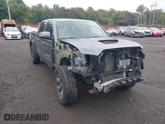 ✅ 2017 Toyota Tacoma TRD Sport • VIN: 5TFDZ5BN0HX017137 • Lot: 43302737. Wystawiony na IAAI z przebiegiem 126 678 mil. Bezpłatny archiwum sprzedaży aukcyjnych z USA i szczegółowy raport historii pojazdu na DreamBid. Zdjęcie 17.