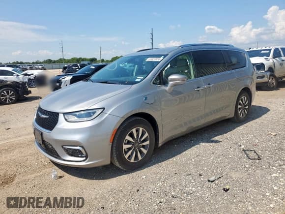 ✅ 2021 Chrysler Pacifica Hybrid Touring L • VIN: 2C4RC1L73MR594706 • Лот: 69829955. Опубликован ранее на Copart с пробегом 70 903 миль. Бесплатный доступ к архиву аукционных продаж из США и подробный отчёт об истории автомобиля на DreamBid. Изображение 1.