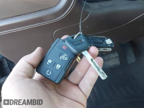 ✅ 2016 GMC Sierra 1500 Denali • VIN: 3GTU2PEC1GG144203 • Lot: 43483547. Wystawiony na IAAI z przebiegiem 141 402 mil. Bezpłatny archiwum sprzedaży aukcyjnych z USA i szczegółowy raport historii pojazdu na DreamBid. Zdjęcie 11.