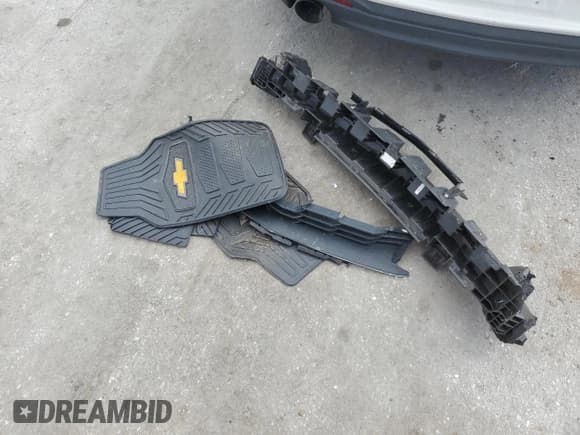 ✅ 2019 Chevrolet Camaro 2LT • VIN: 1G1FD1RX3K0147672 • Lot: 74310974. Wystawiony na Copart z przebiegiem 137 752 mil. Bezpłatny archiwum sprzedaży aukcyjnych z USA i szczegółowy raport historii pojazdu na DreamBid. Zdjęcie 14.