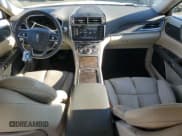 ✅ 2020 Lincoln Continental Standard • VIN: 1LN6L9VKXL5604772 • Lot: 44309085. Wystawiony na Copart z przebiegiem 90 010 mil. Bezpłatny archiwum sprzedaży aukcyjnych z USA i szczegółowy raport historii pojazdu na DreamBid. Zdjęcie 8.