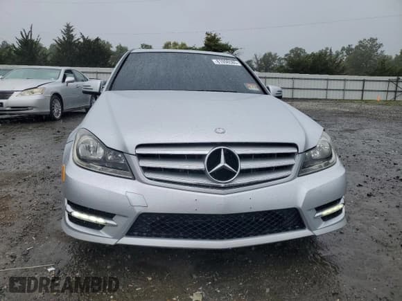 ✅ 2012 Mercedes-Benz C 300 Sport • VIN: WDDGF8BB0CR214373 • Lot: 81096585. Wystawiony na Copart z przebiegiem 112 548 mil. Bezpłatny archiwum sprzedaży aukcyjnych z USA i szczegółowy raport historii pojazdu na DreamBid. Zdjęcie 5.