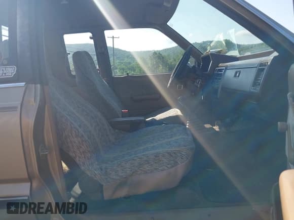 ✅ 1987 Mazda B-Series • VIN: JM2UF3117H0527890 • Lot: 42548541. Listed on IAAI with 196,593 mi. Free auction sales archive from the USA and detailed vehicle history report at DreamBid. Image 5.