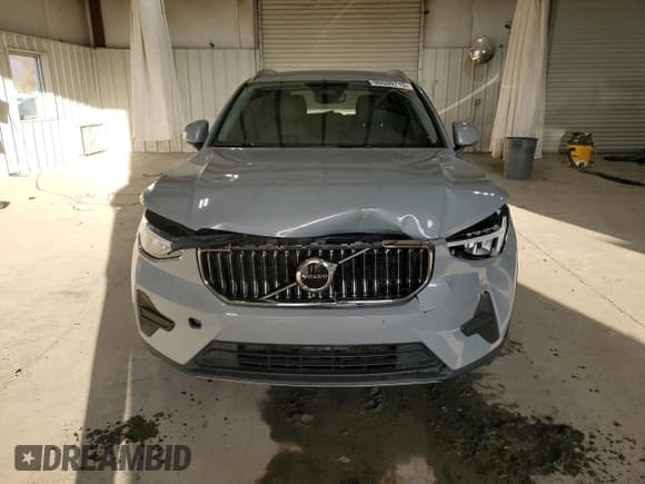 ✅ 2024 Volvo XC40 Core Bright Theme • VIN: YV4L12UK1R2284609 • Лот: 90539715. Опубликован ранее на Copart с пробегом Не указан. Бесплатный доступ к архиву аукционных продаж из США и подробный отчёт об истории автомобиля на DreamBid. Изображение 5.