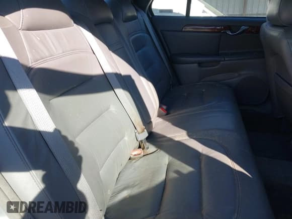 ✅ 2002 Cadillac DeVille • VIN: 1G6KD54Y52U171500 • Lot: 41421932. Wystawiony na IAAI z przebiegiem 193 995 mil. Bezpłatny archiwum sprzedaży aukcyjnych z USA i szczegółowy raport historii pojazdu na DreamBid. Zdjęcie 8.