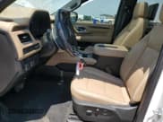 ✅ 2021 Chevrolet Suburban Premier • VIN: 1GNSCFKD7MR197552 • Lot: 62553504. Wystawiony na Copart z przebiegiem 51 613 mil. Bezpłatny archiwum sprzedaży aukcyjnych z USA i szczegółowy raport historii pojazdu na DreamBid. Zdjęcie 7.