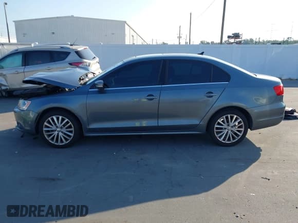 ✅ 2011 Volkswagen Jetta SEL • VIN: 3VWLX7AJ4BM035940 • Lot: 43735911. Listed on IAAI with 197,431 mi. Free auction sales archive from the USA and detailed vehicle history report at DreamBid. Image 14.