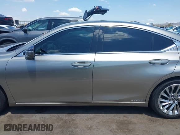 ✅ 2021 Lexus ES 300h Luxury • VIN: 58AEA1C15MU008479 • Lot: 42638671. Wystawiony na IAAI z przebiegiem 44 845 mil. Bezpłatny archiwum sprzedaży aukcyjnych z USA i szczegółowy raport historii pojazdu na DreamBid. Zdjęcie 15.