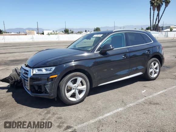 ✅ 2020 Audi Q5 Premium Plus • VIN: WA1BNAFY3L2027872 • Lot: 71700135. Wystawiony na Copart z przebiegiem 56 047 mil. Bezpłatny archiwum sprzedaży aukcyjnych z USA i szczegółowy raport historii pojazdu na DreamBid. Zdjęcie 1.