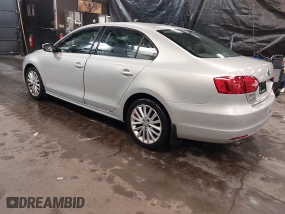 ✅ 2011 Volkswagen Jetta SEL • VIN: 3VWLZ7AJ9BM394369 • Lot: 41490471. Listed on IAAI with 79,803 mi. Free auction sales archive from the USA and detailed vehicle history report at DreamBid. Image 3.