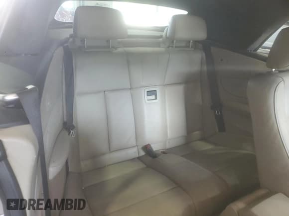 ✅ 2009 BMW 1 Series 135i • VIN: WBAUN93539VK40185 • Lot: 70373675. Wystawiony na Copart z przebiegiem 124 555 mil. Bezpłatny archiwum sprzedaży aukcyjnych z USA i szczegółowy raport historii pojazdu na DreamBid. Zdjęcie 10.