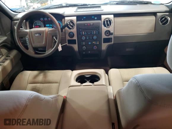 ✅ 2010 Ford F-150 XL • VIN: 1FTEX1E87AFC76115 • Lot: 68335705. Wystawiony na Copart z przebiegiem 90 583 mil. Bezpłatny archiwum sprzedaży aukcyjnych z USA i szczegółowy raport historii pojazdu na DreamBid. Zdjęcie 8.