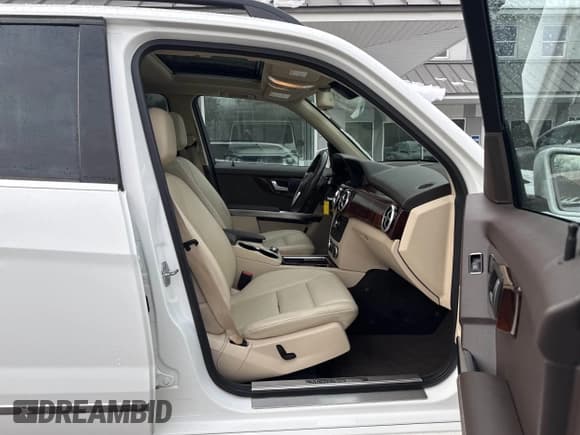 ✅ 2013 Mercedes-Benz GLK 350 • VIN: WDCGG8JB6DG028868 • Лот: 43887845. Опубликован ранее на IAAI с пробегом 156 863 миль. Бесплатный доступ к архиву аукционных продаж из США и подробный отчёт об истории автомобиля на DreamBid. Изображение 5.