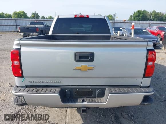 ✅ 2018 Chevrolet Silverado 1500 Custom • VIN: 1GCRCPEC4JZ110265 • Lot: 42534453. Wystawiony na IAAI z przebiegiem 210 589 mil. Bezpłatny archiwum sprzedaży aukcyjnych z USA i szczegółowy raport historii pojazdu na DreamBid. Zdjęcie 16.