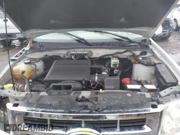 ✅ 2009 Ford Escape Limited • VIN: 1FMCU94G09KB77240 • Lot: 42321802. Wystawiony na IAAI z przebiegiem 143 127 mil. Bezpłatny archiwum sprzedaży aukcyjnych z USA i szczegółowy raport historii pojazdu na DreamBid. Zdjęcie 10.