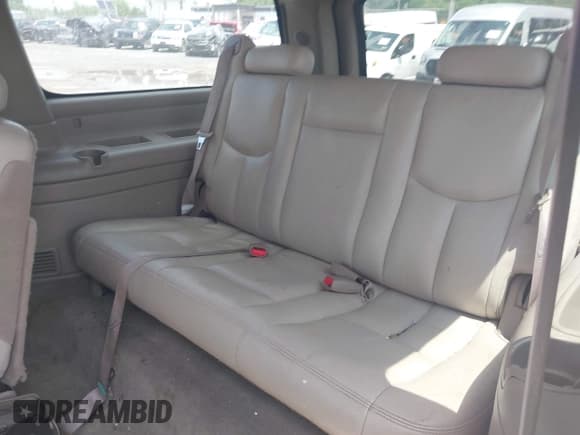 ✅ 2004 Chevrolet Suburban LT • VIN: 1GNFK16Z44J177576 • Lot: 42469659. Listed on IAAI with 272,849 mi. Free auction sales archive from the USA and detailed vehicle history report at DreamBid. Image 12.