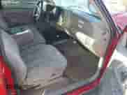 1997 Chevrolet Silverado 1500 z VIN 2GCEK19R5V1290268, wystawiony jako IAAI lot #43485965 z przebiegiem 192 915 mil mil oraz . Historia ofert i sprzedaży dostępna na DreamBid. Obrazek 5.