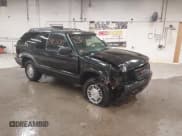 ✅ 1999 GMC Jimmy SLS Comfort/Convenience • VIN: 1GKCT18W1XK503719 • Lot: 41536310. Wystawiony na IAAI z przebiegiem 151 211 mil. Bezpłatny archiwum sprzedaży aukcyjnych z USA i szczegółowy raport historii pojazdu na DreamBid. Zdjęcie 1.