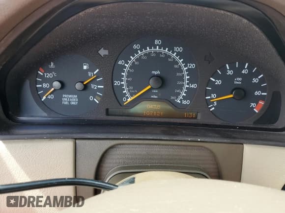 ✅ 1997 Mercedes-Benz E 320 • VIN: WDBJF55F5VJ025733 • Lot: 80659175. Listed on Copart with 107,121 mi. Free auction sales archive from the USA and detailed vehicle history report at DreamBid. Image 9.