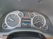 ✅ 2017 Toyota Tundra Limited • VIN: 5TFFW5F12HX220149 • Lot: 80962575. Wystawiony na Copart z przebiegiem 74 419 mil. Bezpłatny archiwum sprzedaży aukcyjnych z USA i szczegółowy raport historii pojazdu na DreamBid. Zdjęcie 9.