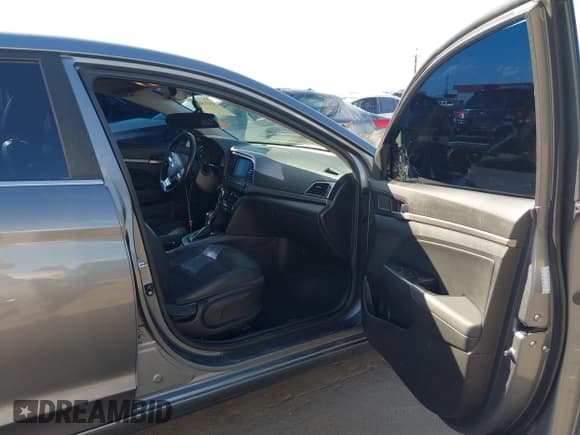 ✅ 2017 Hyundai Elantra SE • VIN: KMHD84LF9HU148598 • Lot: 43215408. Wystawiony na IAAI z przebiegiem 109 286 mil. Bezpłatny archiwum sprzedaży aukcyjnych z USA i szczegółowy raport historii pojazdu na DreamBid. Zdjęcie 5.