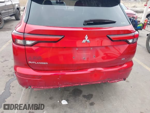 ✅ 2023 Mitsubishi Outlander SE • VIN: JA4J4UA80PZ021404 • Lot: 41856083. Wystawiony na IAAI z przebiegiem 23 629 mil. Bezpłatny archiwum sprzedaży aukcyjnych z USA i szczegółowy raport historii pojazdu na DreamBid. Zdjęcie 6.