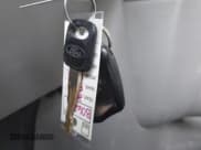 ✅ 2013 Ford Econoline Cargo Commercial • VIN: 1FTNE1EW6DDB06235 • Lot: 43594612. Wystawiony na IAAI z przebiegiem 190 331 mil. Bezpłatny archiwum sprzedaży aukcyjnych z USA i szczegółowy raport historii pojazdu na DreamBid. Zdjęcie 11.