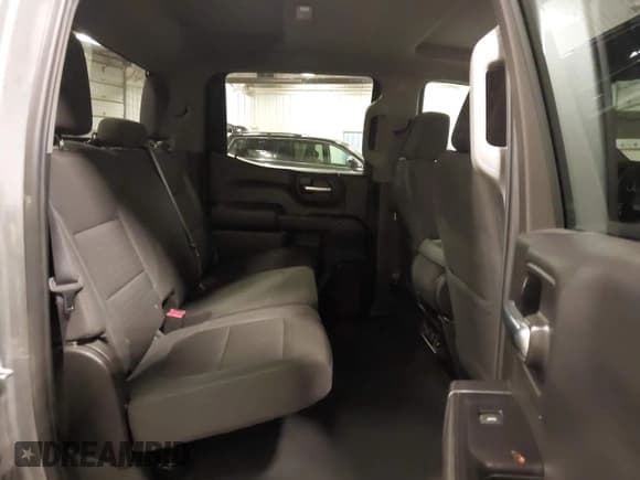 ✅ 2022 Chevrolet Silverado 1500 LT • VIN: 1GCUYDET9NZ215769 • Lot: 43546939. Wystawiony na IAAI z przebiegiem 116 016 mil. Bezpłatny archiwum sprzedaży aukcyjnych z USA i szczegółowy raport historii pojazdu na DreamBid. Zdjęcie 8.