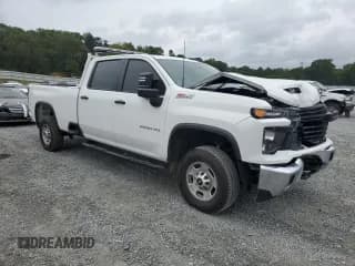 ✅ 2024 Chevrolet Silverado 2500HD Work Truck • VIN: 1GC1YLE73RF227780 • Lot: 70801734. Wystawiony na Copart z przebiegiem Nie podano. Bezpłatny archiwum sprzedaży aukcyjnych z USA i szczegółowy raport historii pojazdu na DreamBid. Zdjęcie 4.