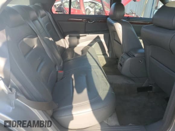 ✅ 2001 Cadillac DeVille • VIN: 1G6KD54Y11U205382 • Lot: 68302975. Wystawiony na Copart z przebiegiem 234 687 mil. Bezpłatny archiwum sprzedaży aukcyjnych z USA i szczegółowy raport historii pojazdu na DreamBid. Zdjęcie 10.