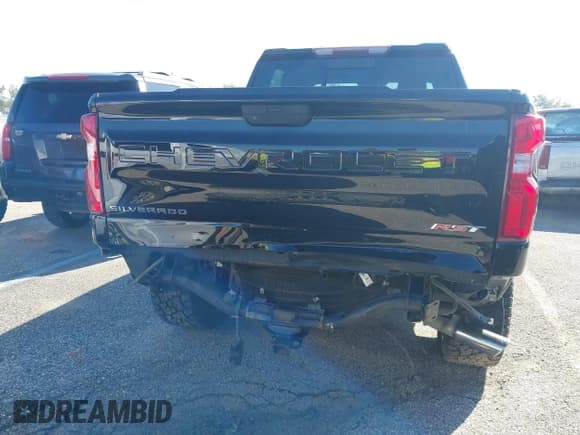 ✅ 2019 Chevrolet Silverado 1500 RST • VIN: 3GCUWDED7KG216185 • Lot: 43581654. Wystawiony na IAAI z przebiegiem 91 573 mil. Bezpłatny archiwum sprzedaży aukcyjnych z USA i szczegółowy raport historii pojazdu na DreamBid. Zdjęcie 17.