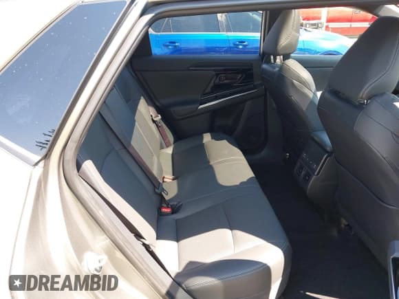 ✅ 2023 Toyota bZ4X XLE • VIN: JTMABACA5PA028969 • Лот: 42807613. Опубликован ранее на IAAI с пробегом 6 975 миль. Бесплатный доступ к архиву аукционных продаж из США и подробный отчёт об истории автомобиля на DreamBid. Изображение 8.