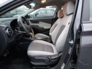 ✅ 2022 Hyundai Kona SE • VIN: KM8K2CAB5NU863229 • Лот: 40303814. Опубликован ранее на Copart с пробегом 20 499 миль. Бесплатный доступ к архиву аукционных продаж из США и подробный отчёт об истории автомобиля на DreamBid. Изображение 7.