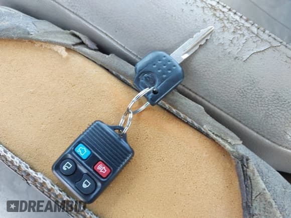 ✅ 2005 Mercury Grand Marquis LS Premium • VIN: 2MEFM75W35X634818 • Lot: 42937860. Listed on IAAI with 187,903 mi. Free auction sales archive from the USA and detailed vehicle history report at DreamBid. Image 11.