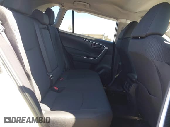 ✅ 2024 Toyota RAV4 LE • VIN: 2T3H1RFV4RC267031 • Lot: 43452037. Listed on IAAI with 9,061 mi. Free auction sales archive from the USA and detailed vehicle history report at DreamBid. Image 8.