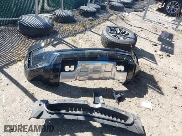 2022 Chevrolet Tahoe Z71 z VIN 1GNSKPKD1NR242429, wystawiony jako IAAI lot #42058520 z przebiegiem 63 699 mil mil oraz . Historia ofert i sprzedaży dostępna na DreamBid. Obrazek 11.