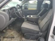 ✅ 2007 Chevrolet Silverado 2500HD Work Truck • VIN: 1GCHC29K77E587336 • Лот: 71657525. Опубликован ранее на Copart с пробегом 236 018 миль. Бесплатный доступ к архиву аукционных продаж из США и подробный отчёт об истории автомобиля на DreamBid. Изображение 7.