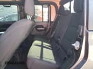 ✅ 2021 Jeep Gladiator Sport S • VIN: 1C6HJTAG9ML516088 • Lot: 71263085. Wystawiony na Copart z przebiegiem 106 200 mil. Bezpłatny archiwum sprzedaży aukcyjnych z USA i szczegółowy raport historii pojazdu na DreamBid. Zdjęcie 10.